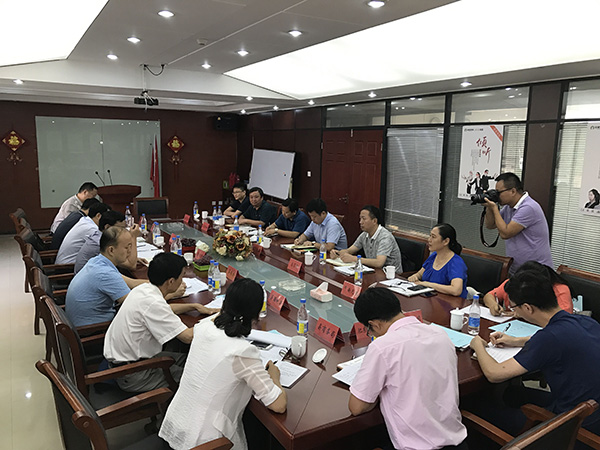 肥東縣委書記耿延強攜縣商務局等各局機關主要負責人來安徽環瑞開展就推動國際貿易專題座談會