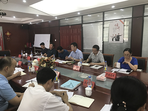 肥東縣委書記耿延強攜縣商務局等各局機關主要負責人來安徽環瑞開展就推動國際貿易專題座談會